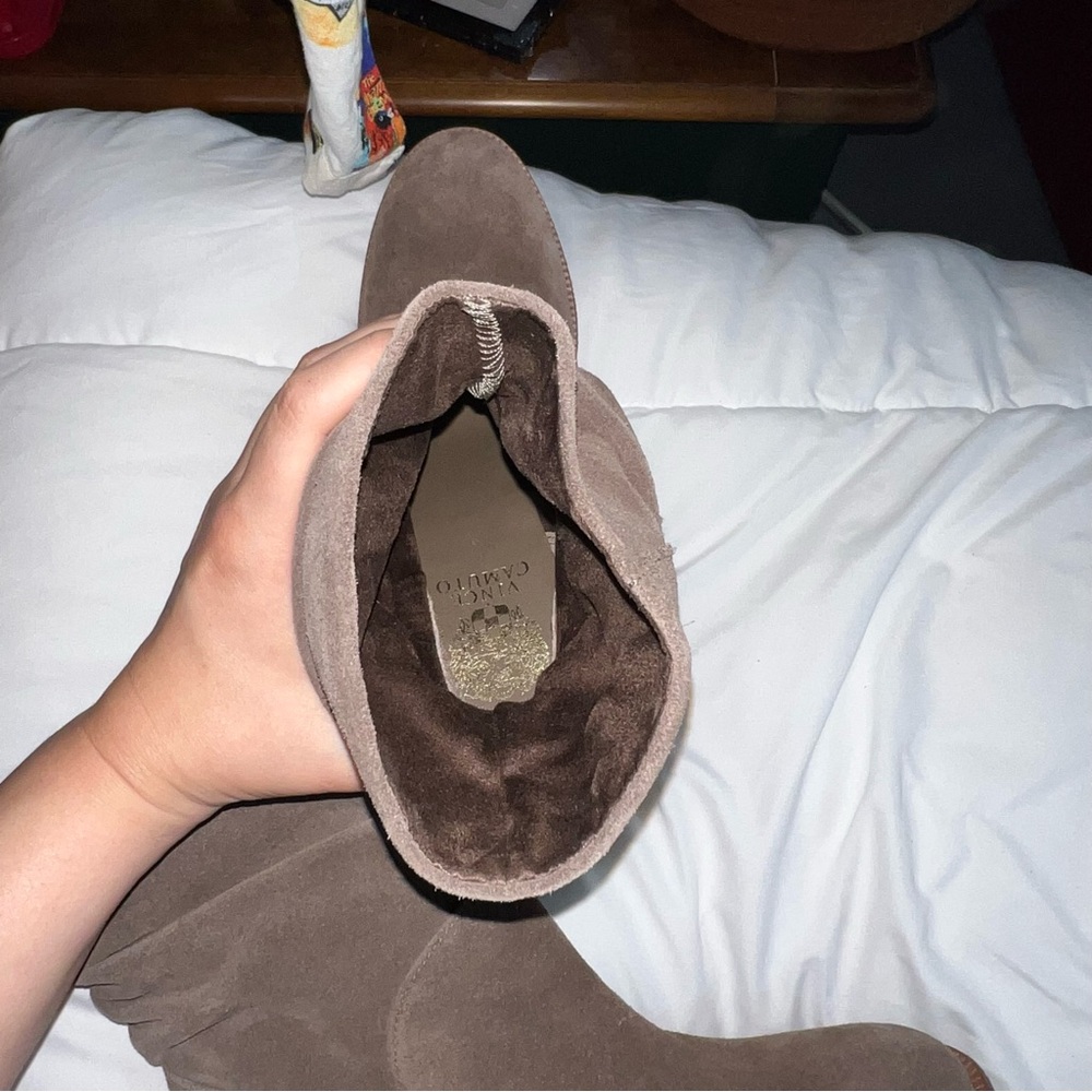 •new• Vince Camuto Parker round toe slouch suede heeled ankle boot in taupe - Picture 5 of 5
